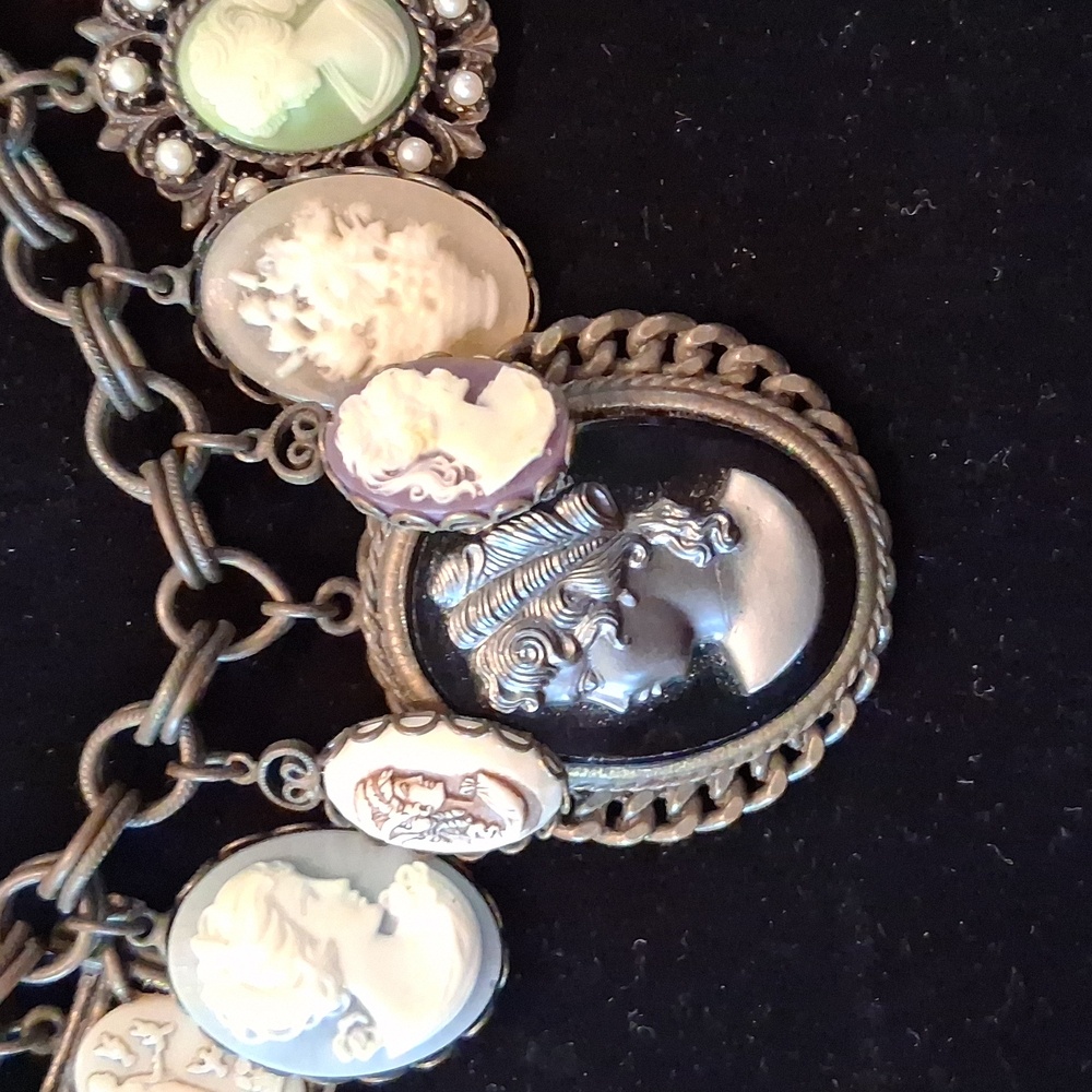 R. J Graziano Necklace Cameo Charm Necklace - Picture 3 of 7